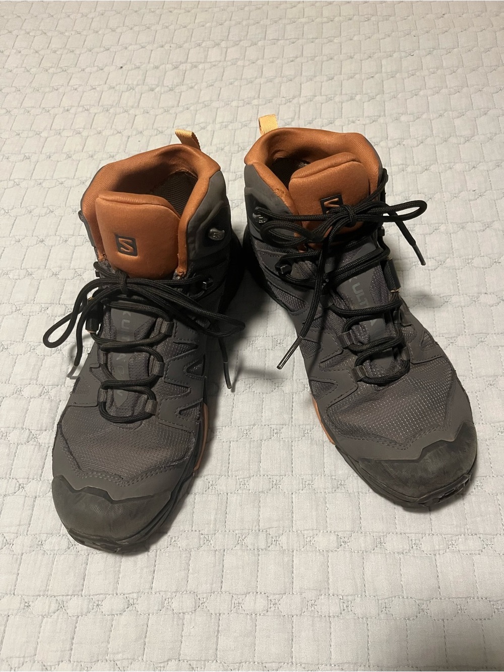 Salomon Men's Gortex Contragrip Mid-Cut Hiking Boots in Gray and Orange Sz 8.5